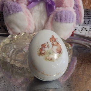 Vintage 1976 Tiny Talk, Footed Easter Egg Porcelain Box